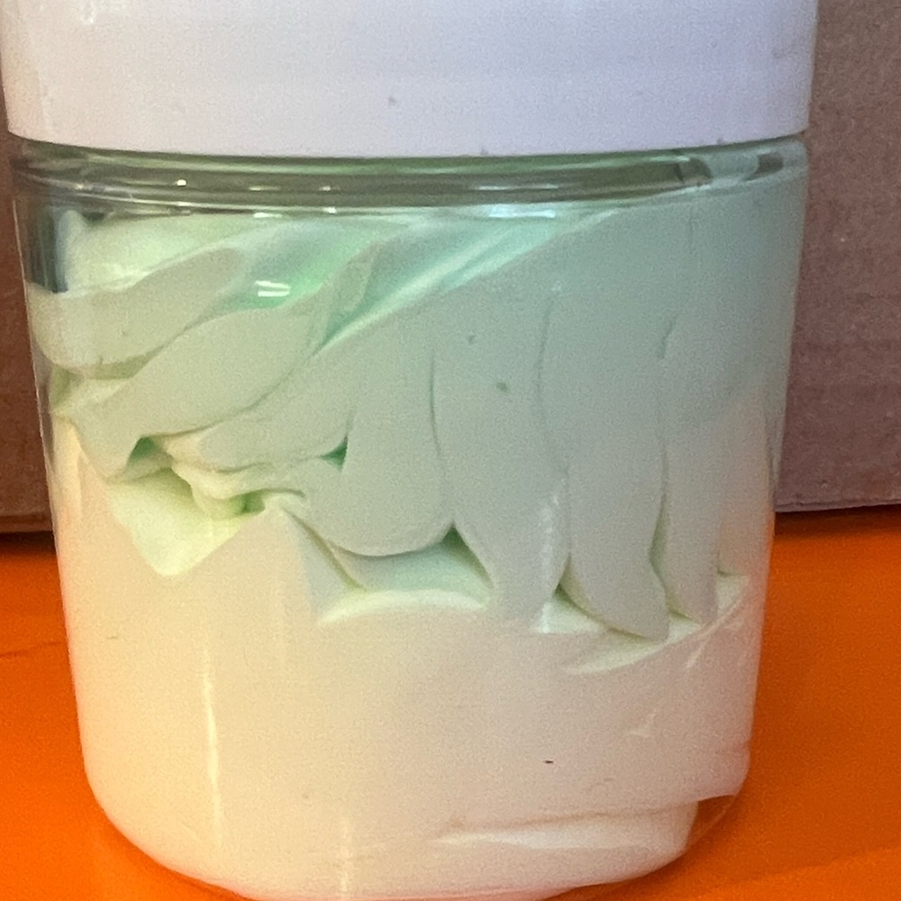 Aminnah Fineapples Your Pineapples Butter - Green and Cream - Picture 10 of 10